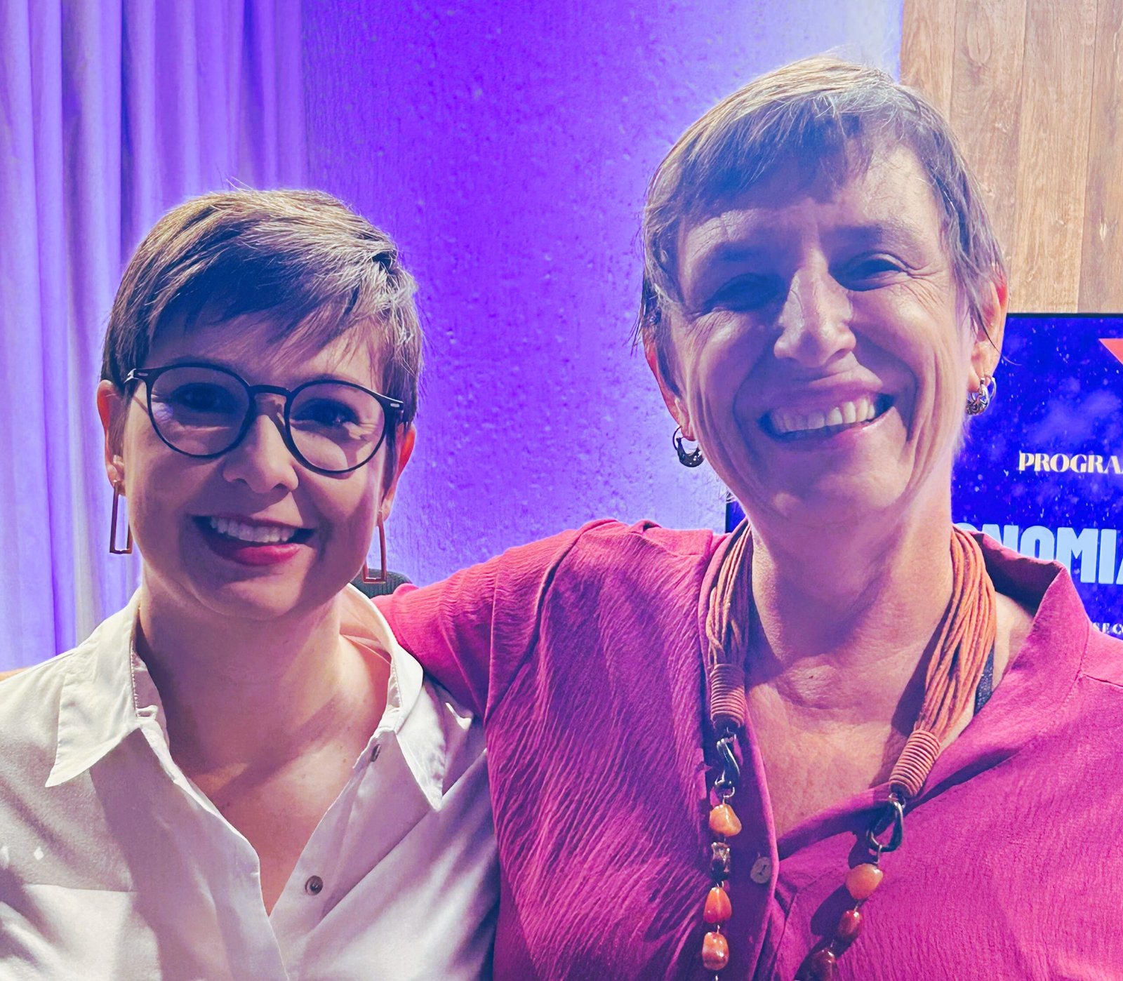 Dra. Caroline (Carol) dos Anjos e M&aacute;rcia Pel&aacute; durante a grava&ccedil;&atilde;o do programa