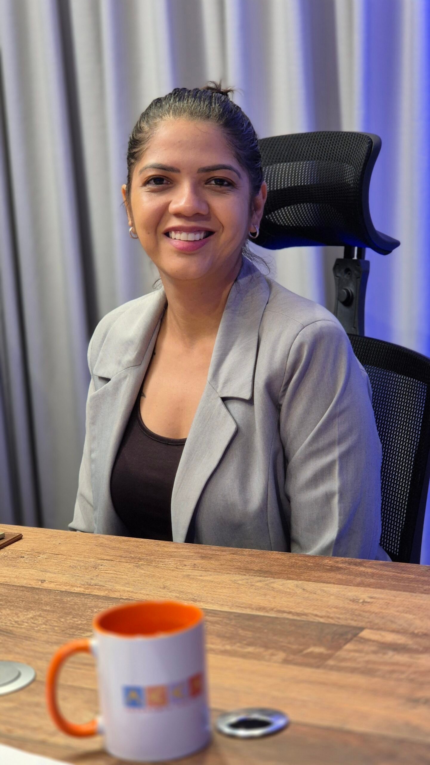 Tha&iacute;se Monteiro durante a grava&ccedil;&atilde;o do programa Autonomia Feminina, ACCA