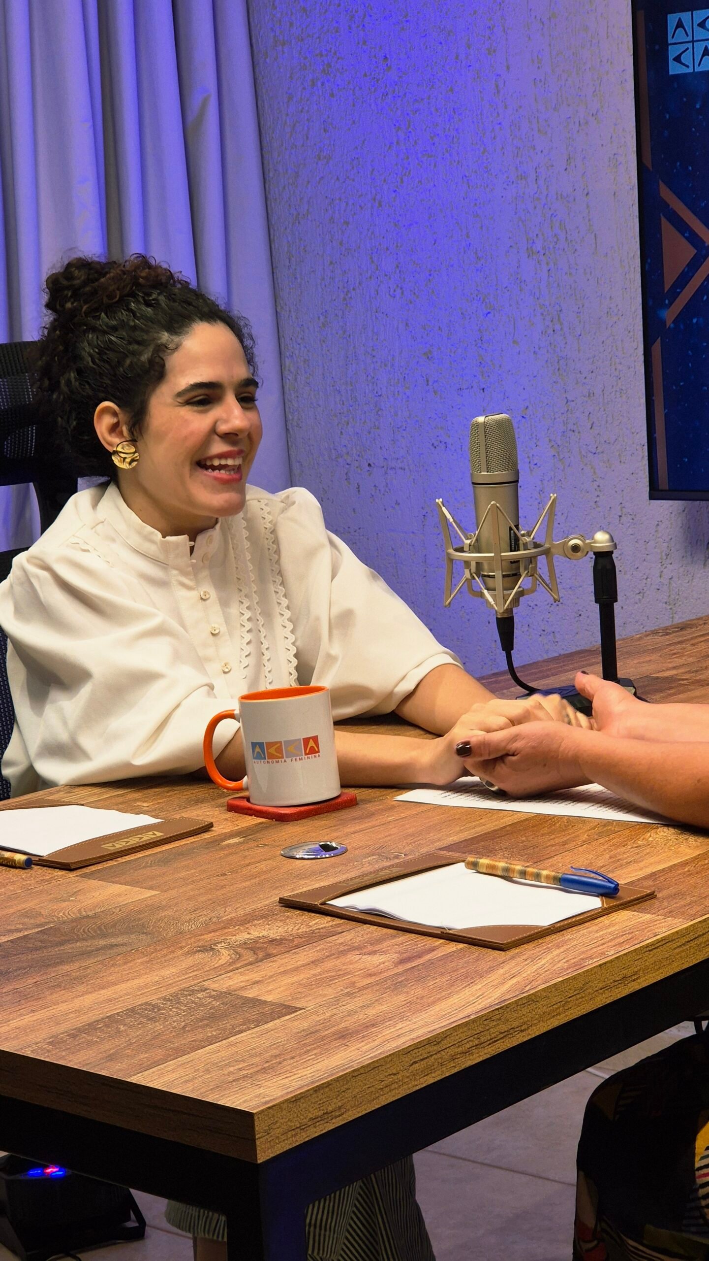 Isana Braz durante a gravação do programa Autonomia Feminina, ACCA